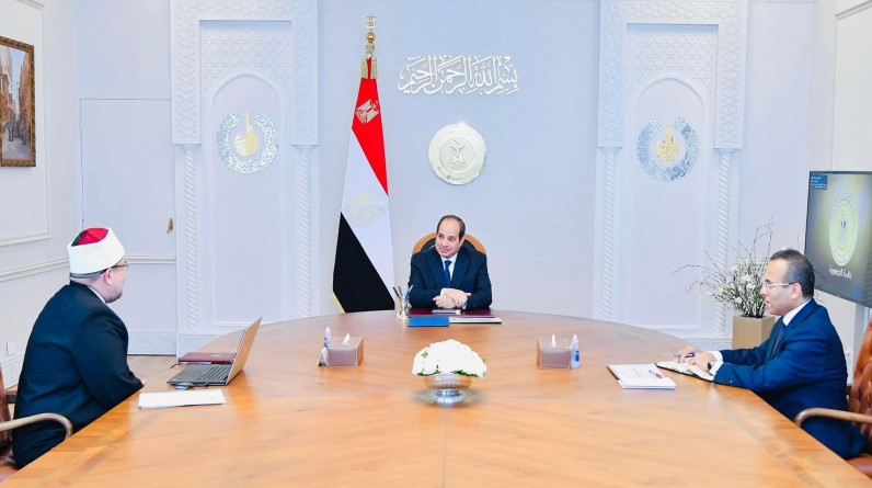 الرئيس المصري يجتمع مع وزير الأوقاف .. لمتابعة تأهيل وتدريب الأئمة الجدد